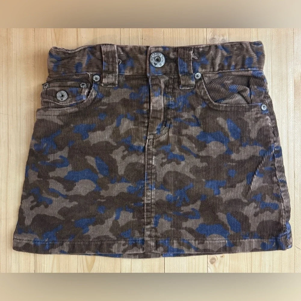 Children’s Place.  Camouflage Corduroy Skirt. Size 5. Great Condition